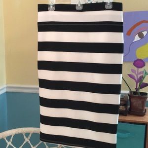 🌼Bebe Pencil skirt